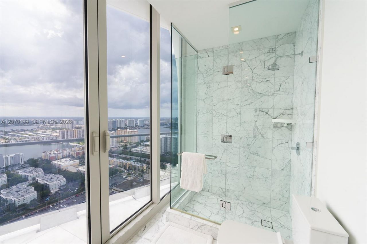 16901 Collins Ave, Unit 4201, Sunny Isles Beach, FL 33160 Photo