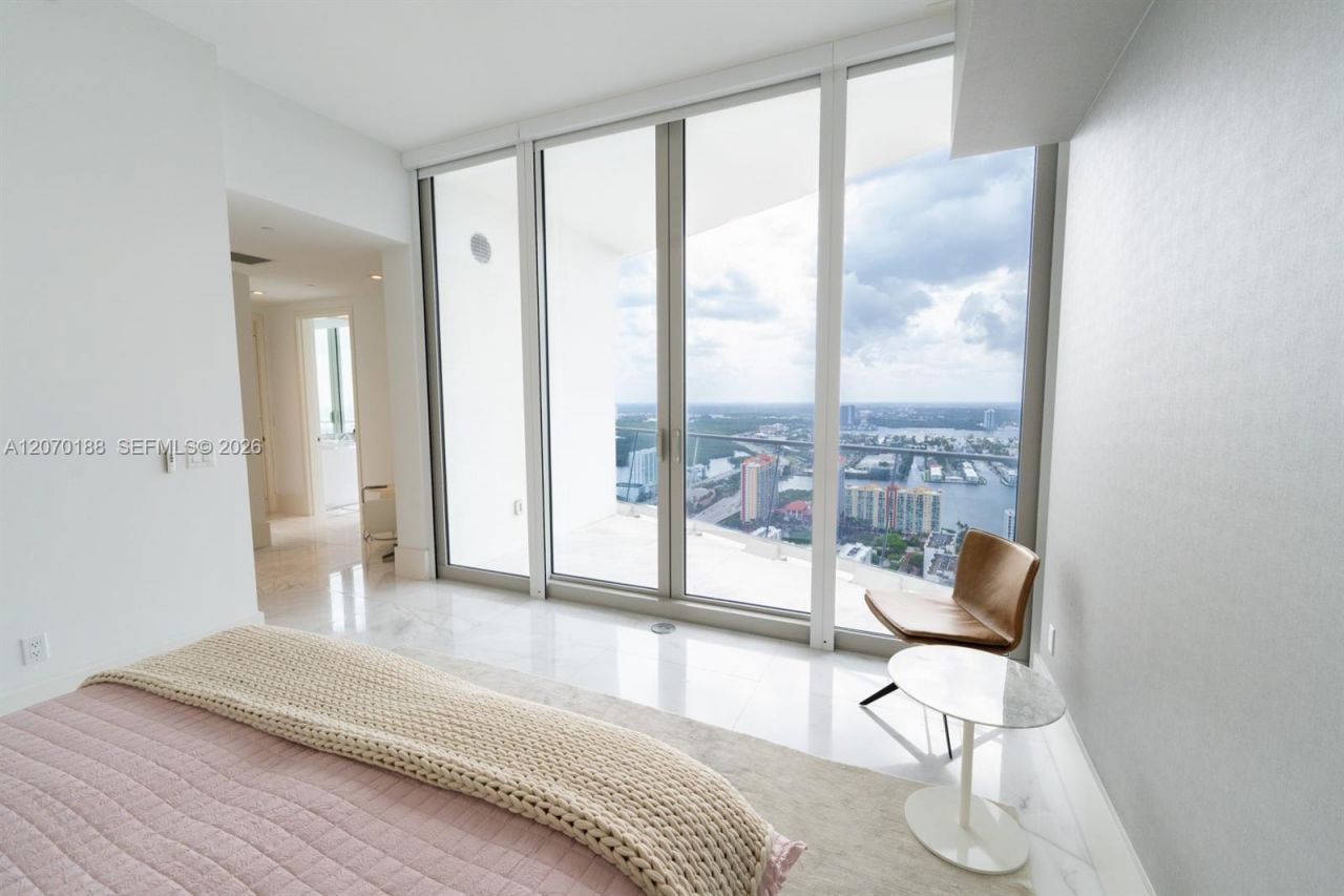 16901 Collins Ave, Unit 4201, Sunny Isles Beach, FL 33160 Photo