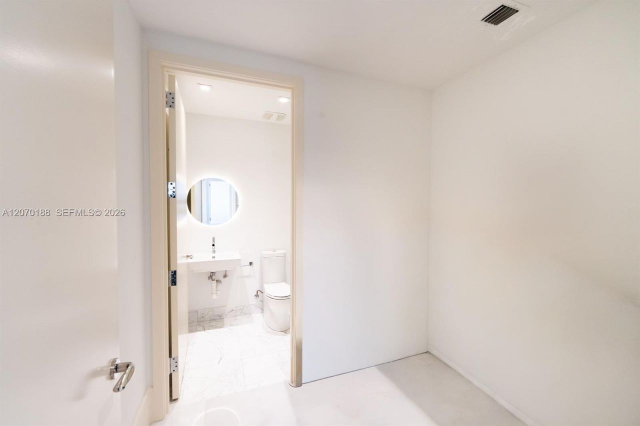 16901 Collins Ave, Unit 4201, Sunny Isles Beach, FL 33160 Photo