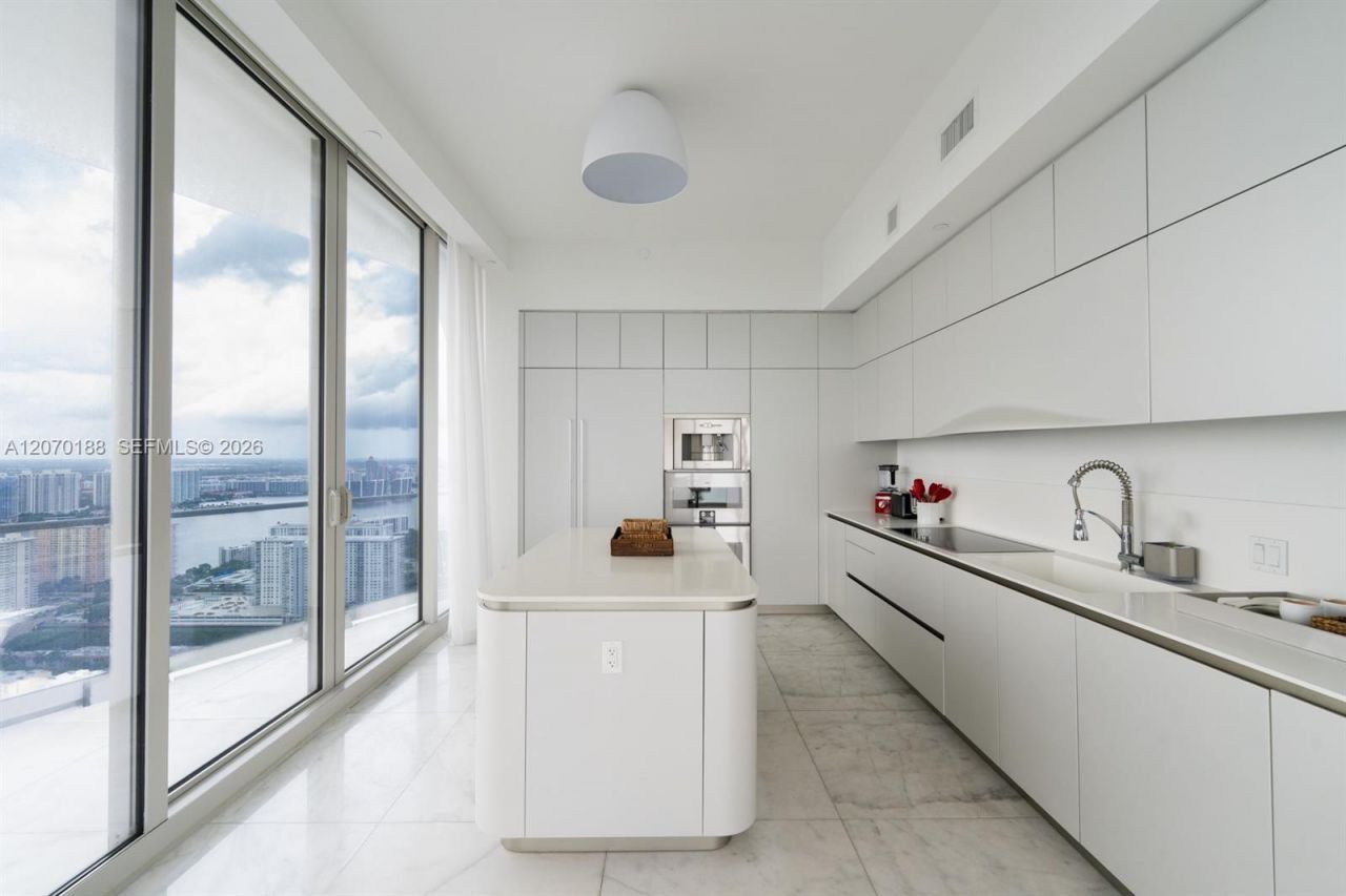16901 Collins Ave, Unit 4201, Sunny Isles Beach, FL 33160 Photo