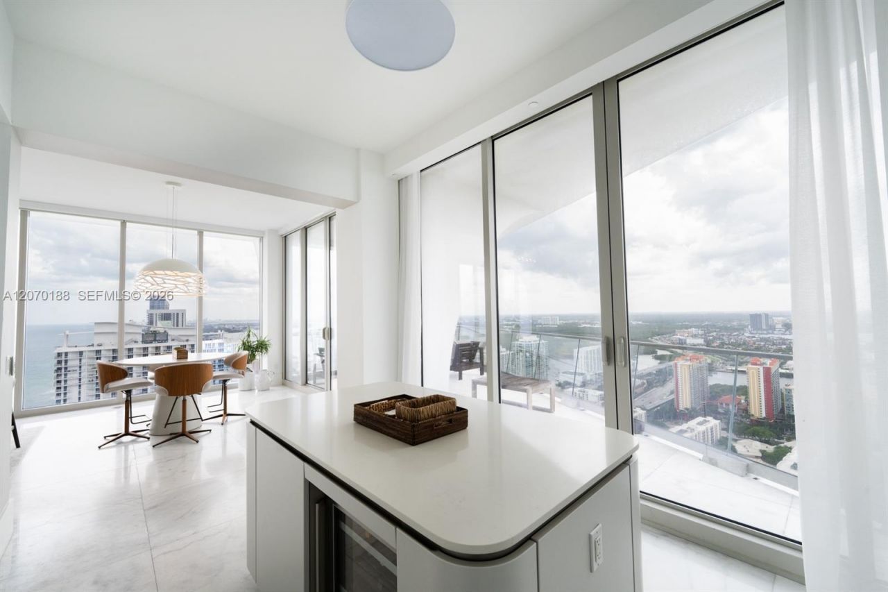 16901 Collins Ave, Unit 4201, Sunny Isles Beach, FL 33160 Photo