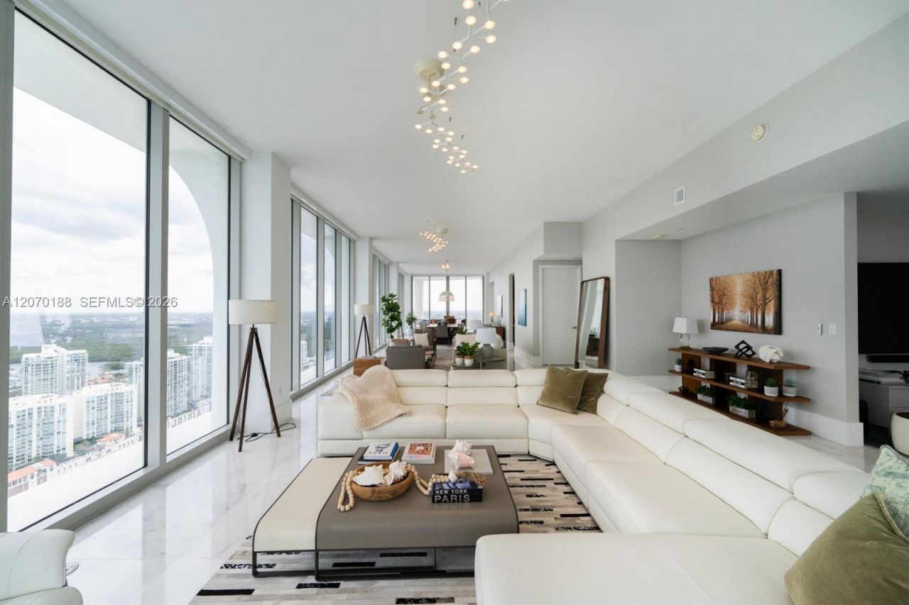 16901 Collins Ave, Unit 4201, Sunny Isles Beach, FL 33160 Photo