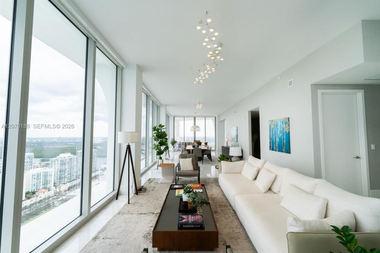 16901 Collins Ave, Unit 4201, Sunny Isles Beach, FL 33160 Photo