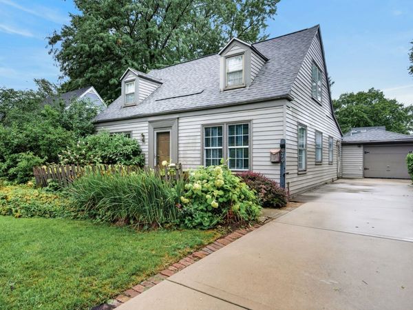 474 Sunset Drive , Elgin, IL 60123