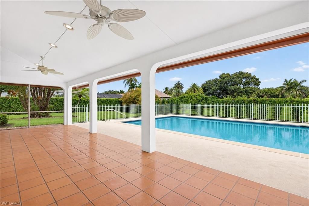 700 Hollybriar Ln, Naples, FL 34108 Photo