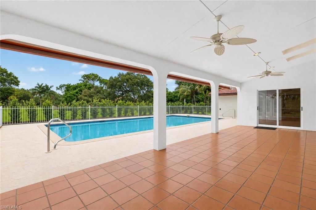 700 Hollybriar Ln, Naples, FL 34108 Photo