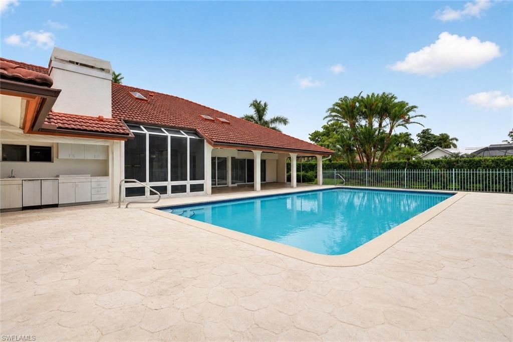 700 Hollybriar Ln, Naples, FL 34108 Photo