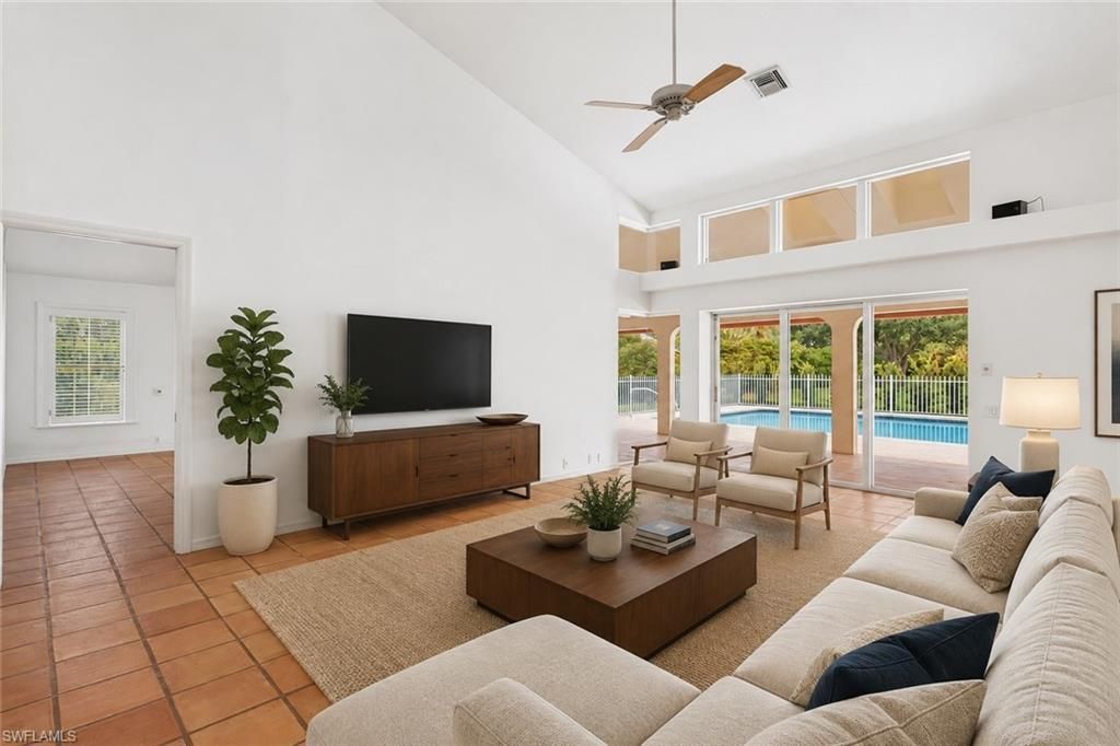 700 Hollybriar Ln, Naples, FL 34108 Photo