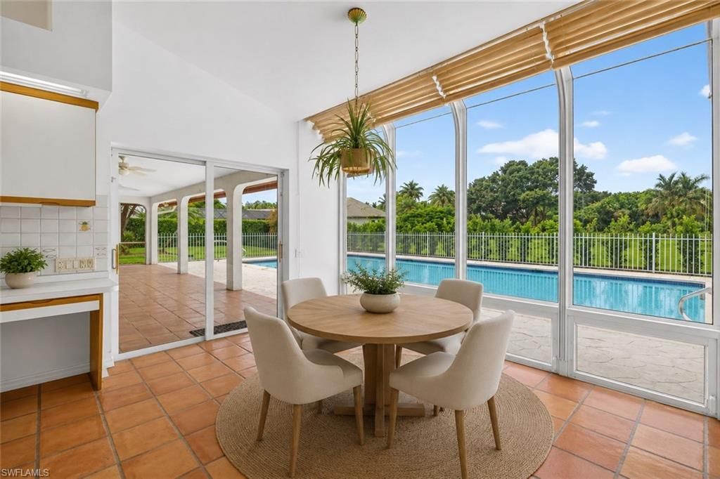 700 Hollybriar Ln, Naples, FL 34108 Photo