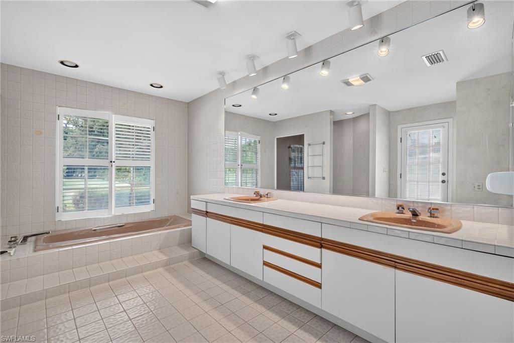 700 Hollybriar Ln, Naples, FL 34108 Photo