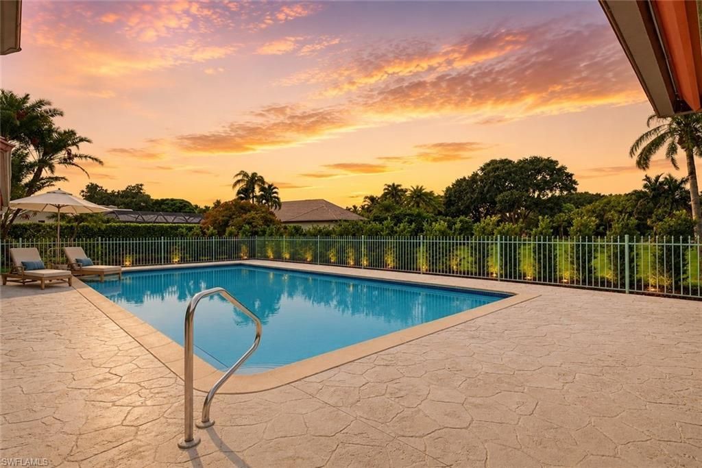 700 Hollybriar Ln, Naples, FL 34108 Photo