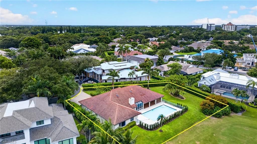 700 Hollybriar Ln, Naples, FL 34108 Photo