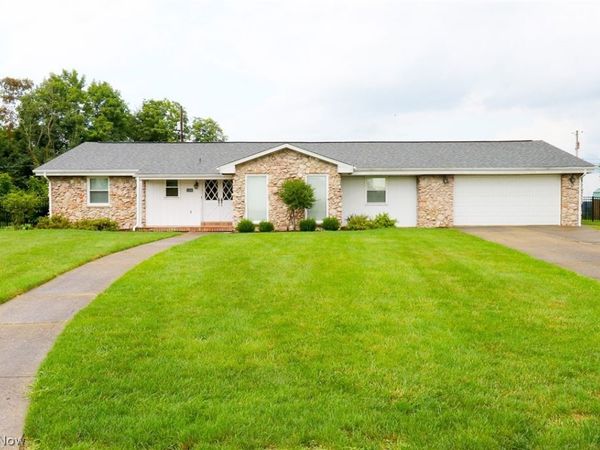 2306 Alexander Manor W, Steubenville, OH 43952