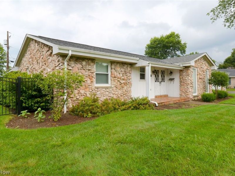 2306 Alexander Manor W, Steubenville, OH 43952 Photo 3