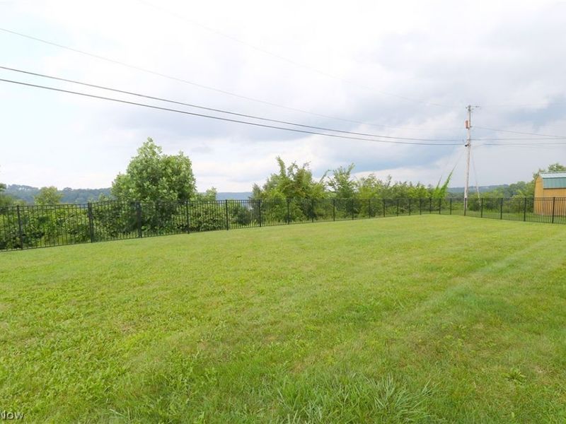 2306 Alexander Manor W, Steubenville, OH 43952 Photo 4