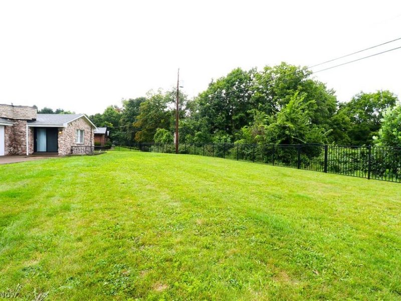 2306 Alexander Manor W, Steubenville, OH 43952 Photo 6