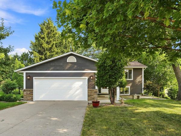 7470 Upper 26th Street N, Oakdale, MN 55128