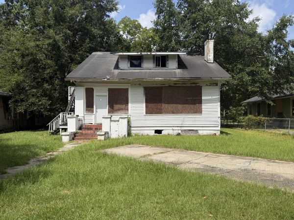 712 N 1st Ave., Laurel, MS 39440