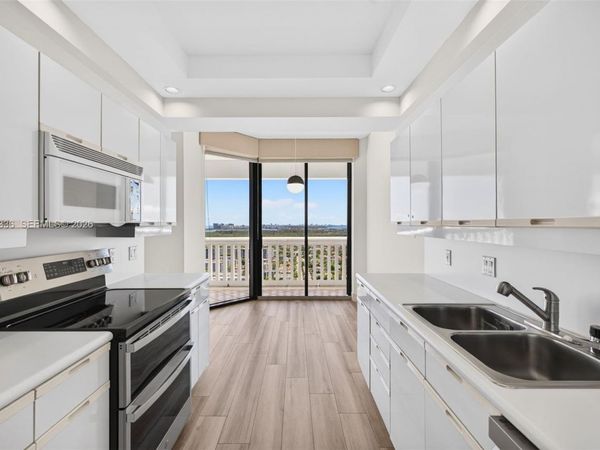 2000 Island Blvd , Unit 3008, Aventura, FL 33160