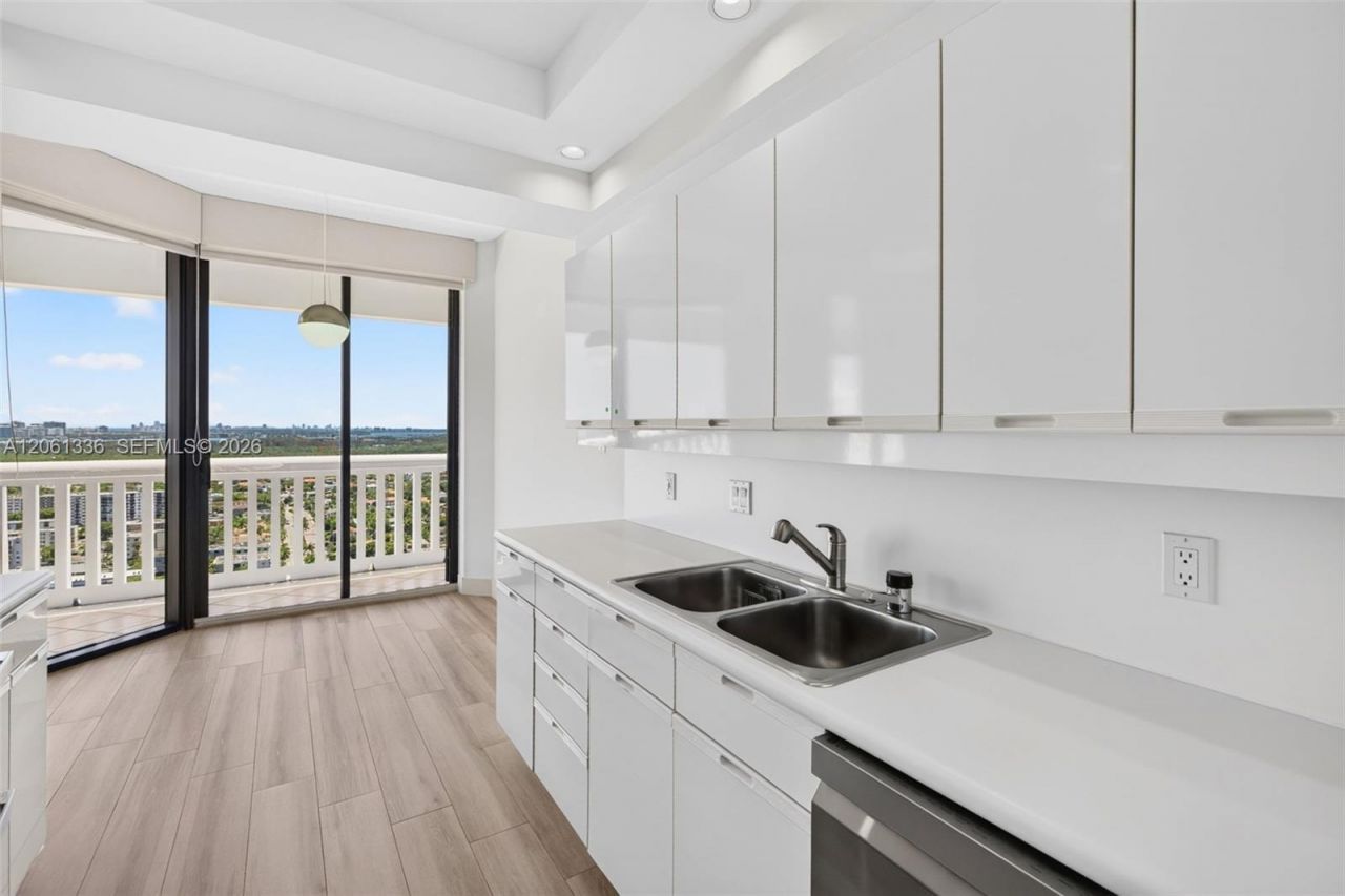 2000 Island Blvd , Unit 3008, Aventura, FL 33160 Photo