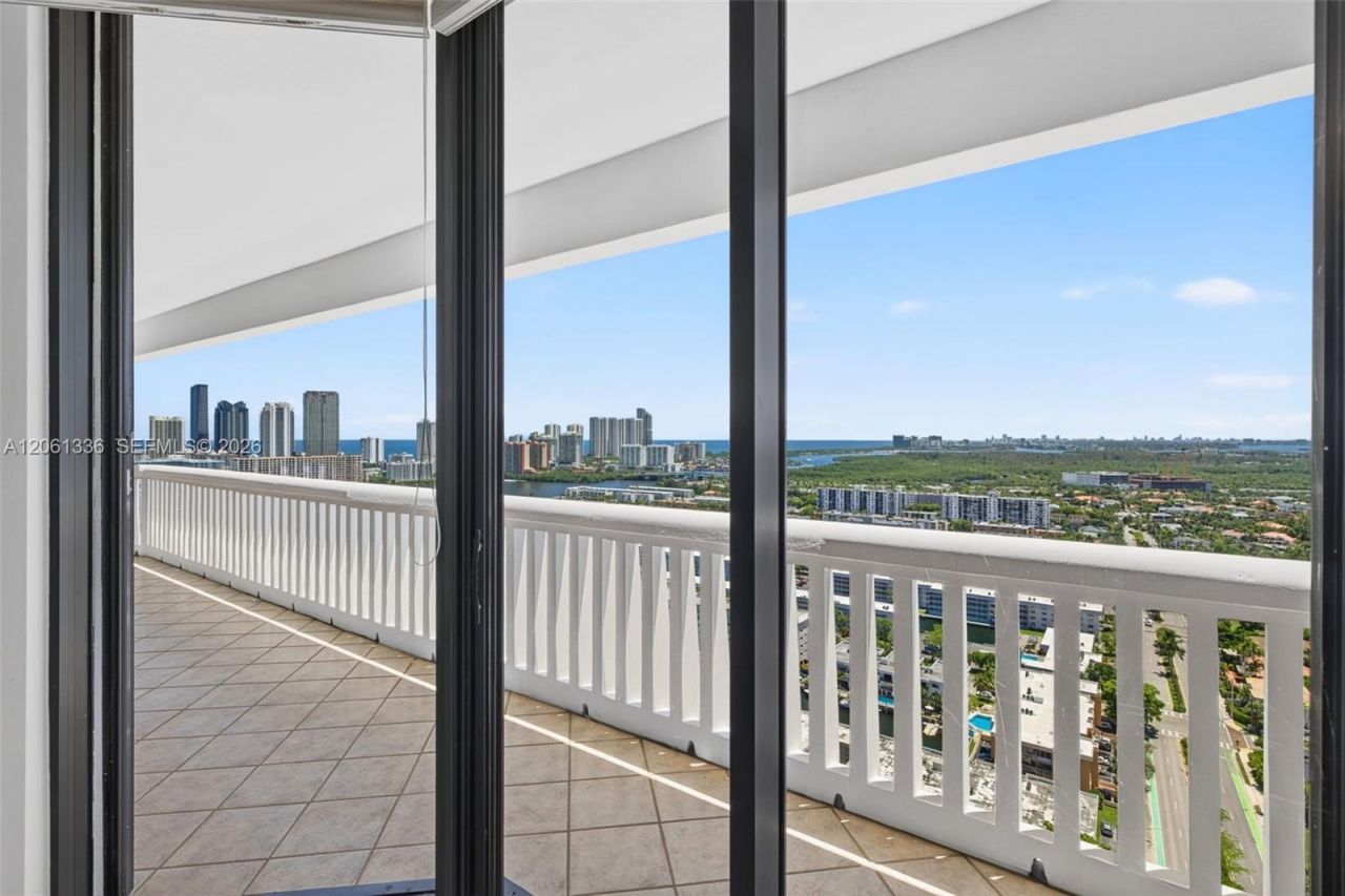 2000 Island Blvd , Unit 3008, Aventura, FL 33160 Photo