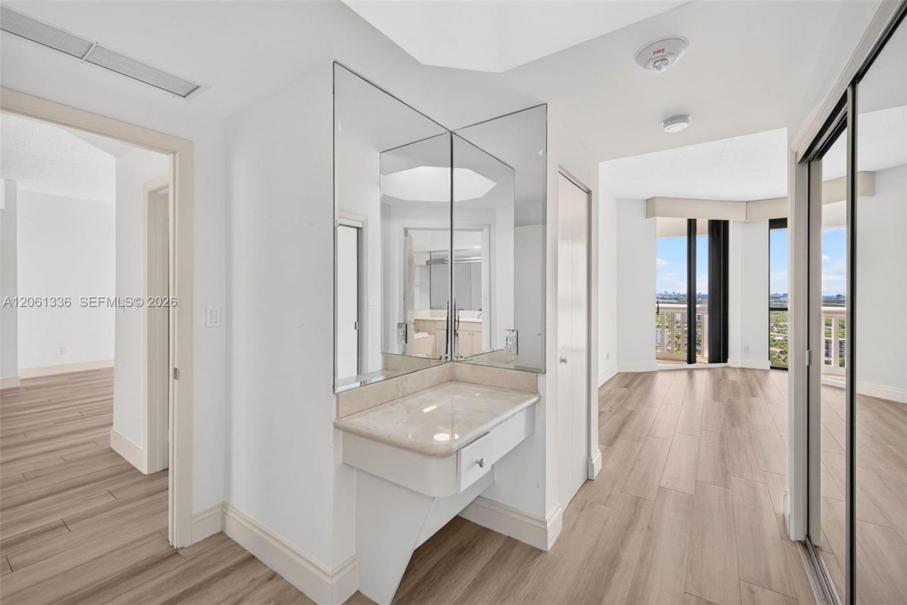 2000 Island Blvd , Unit 3008, Aventura, FL 33160 Photo