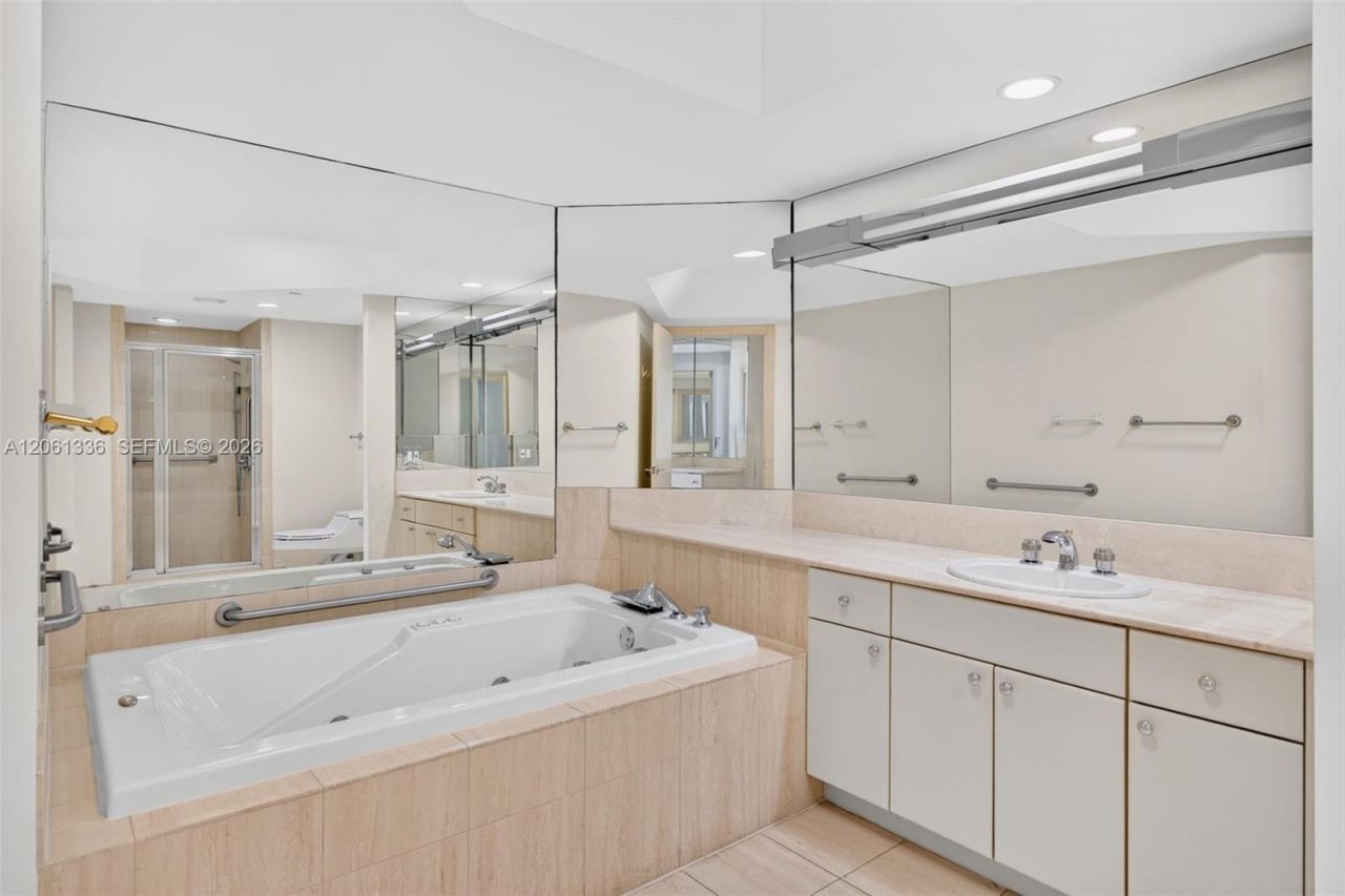 2000 Island Blvd , Unit 3008, Aventura, FL 33160 Photo