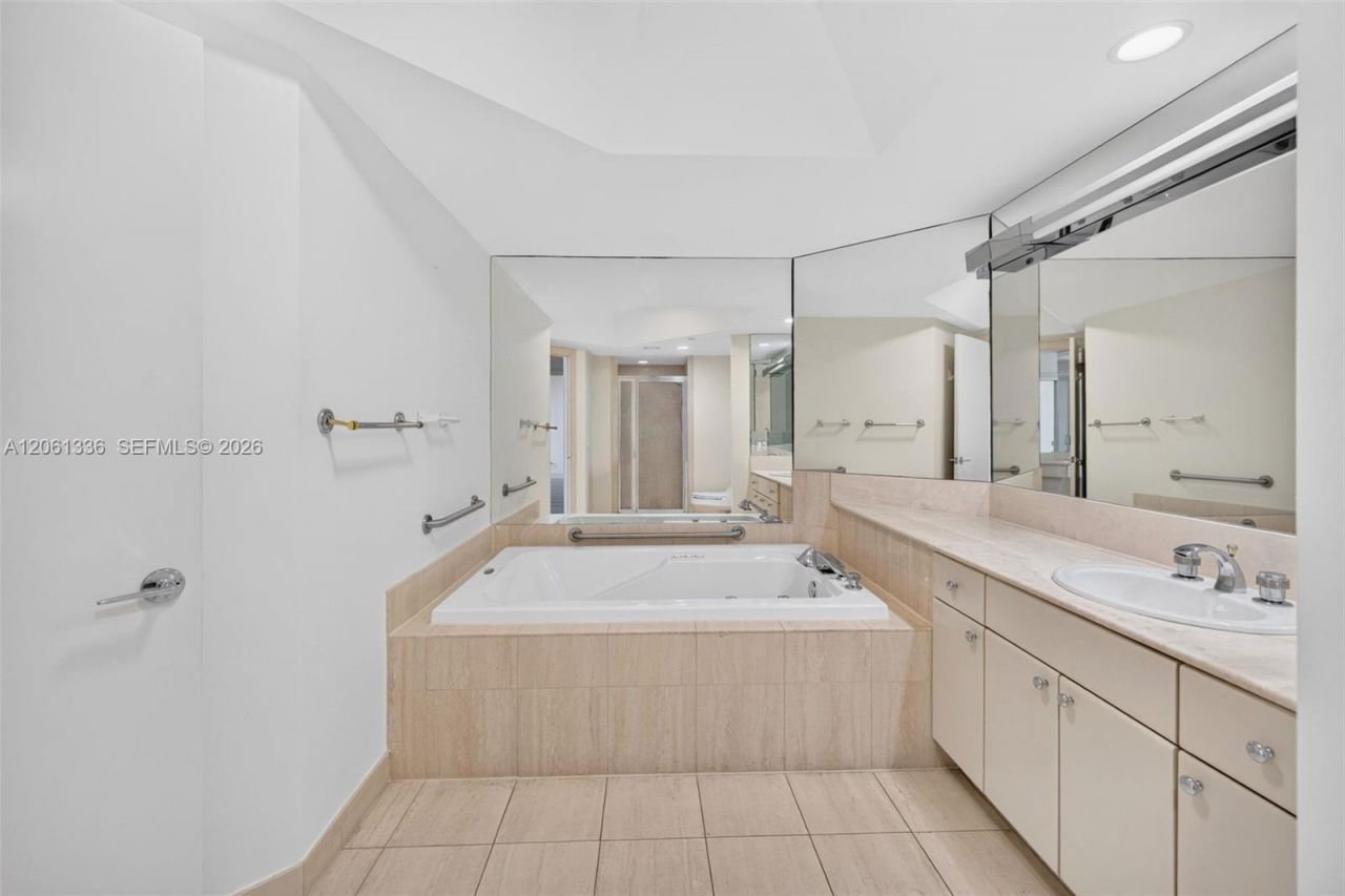 2000 Island Blvd , Unit 3008, Aventura, FL 33160 Photo