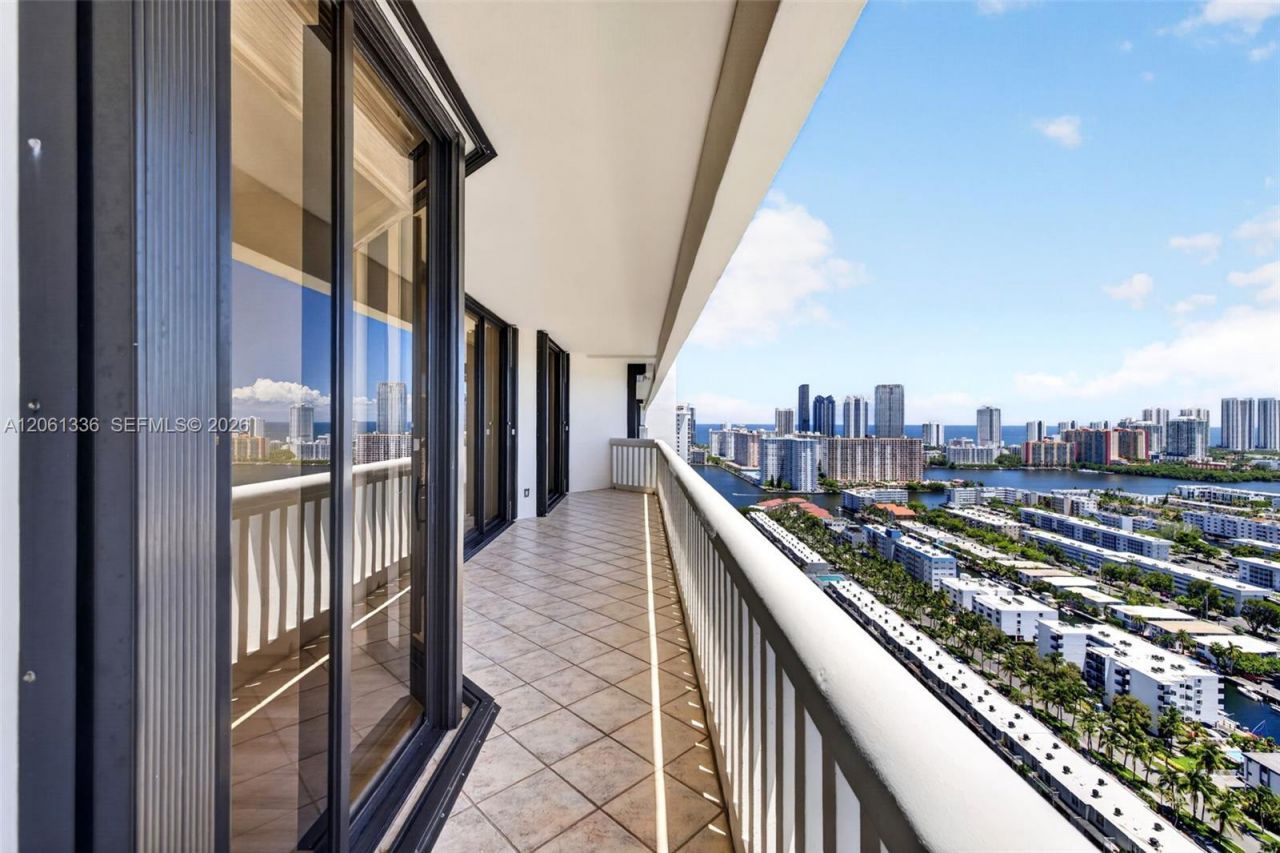 2000 Island Blvd , Unit 3008, Aventura, FL 33160 Photo