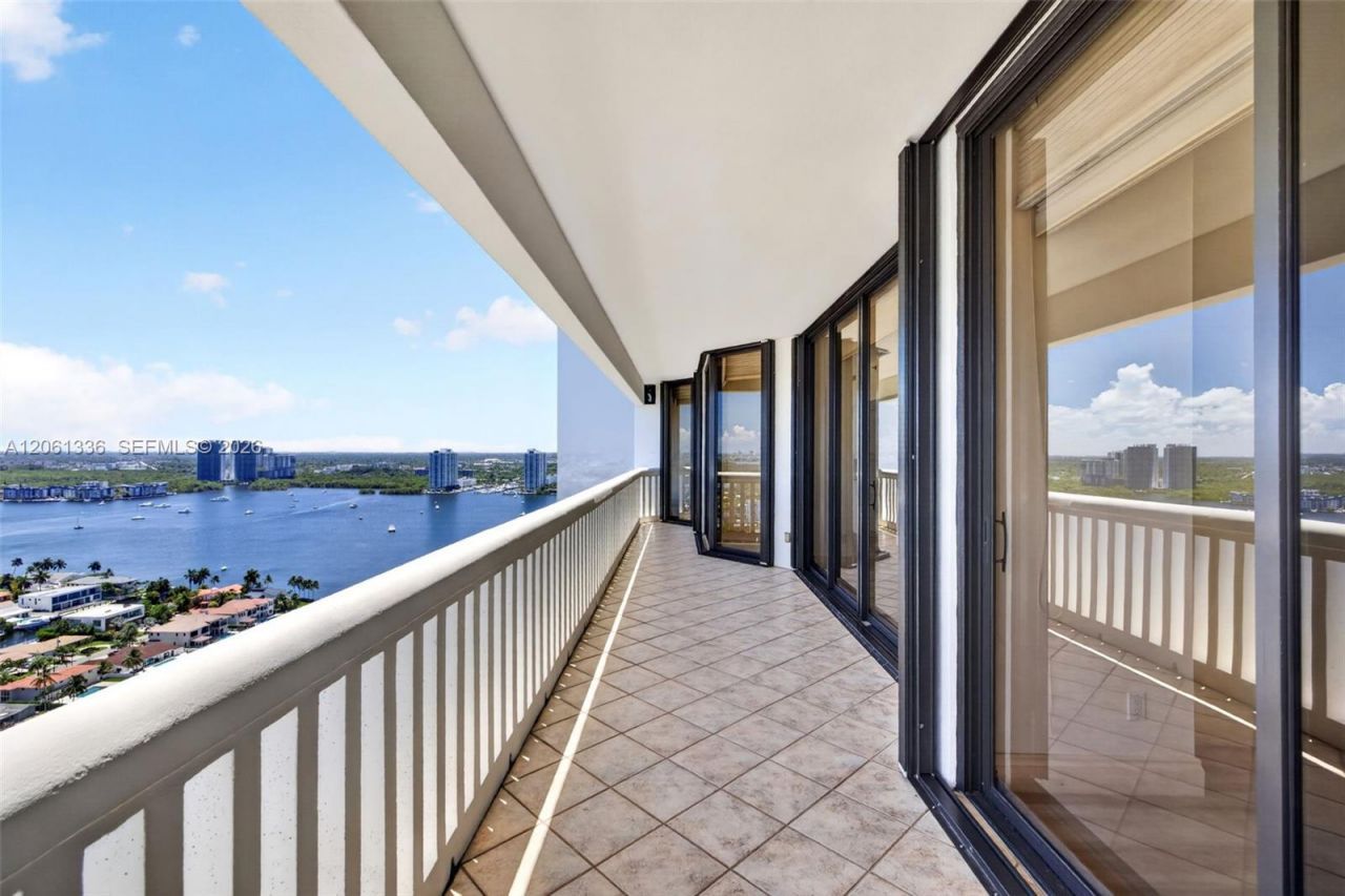 2000 Island Blvd , Unit 3008, Aventura, FL 33160 Photo