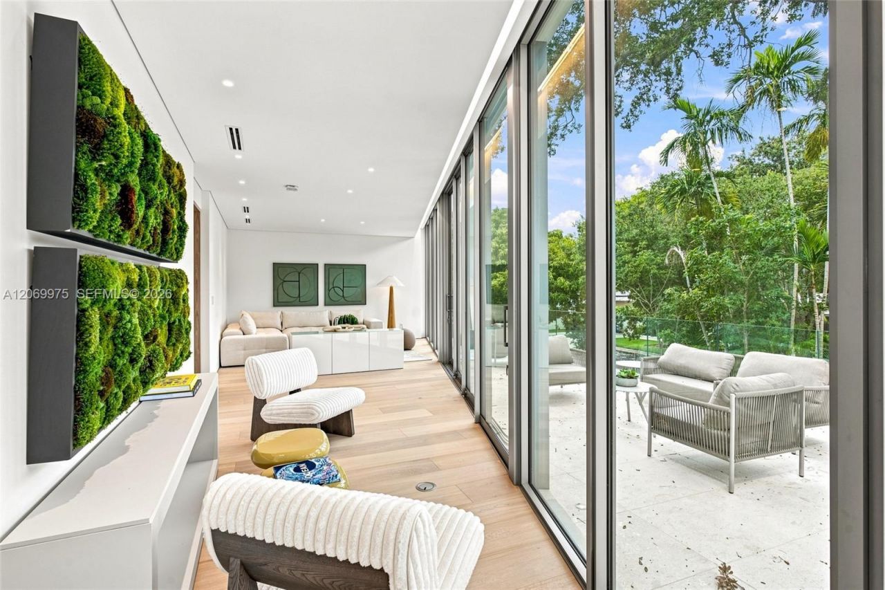 1616 Onaway Dr , Miami, FL 33133 Photo