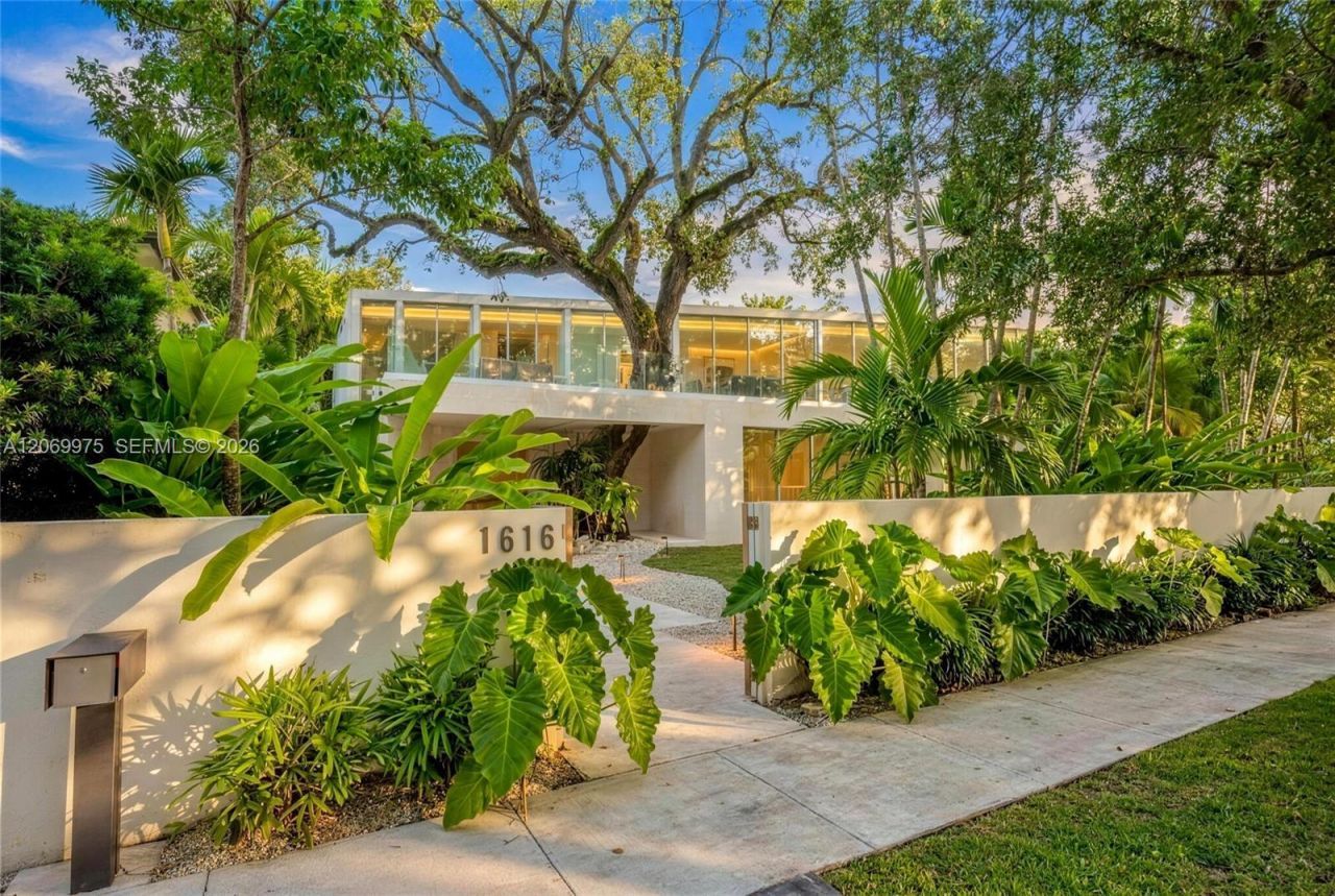 1616 Onaway Dr , Miami, FL 33133 Photo