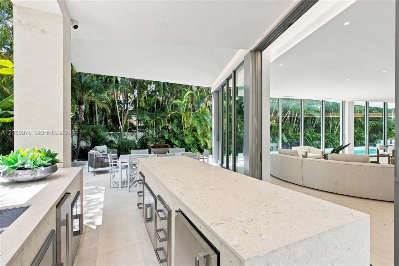 1616 Onaway Dr , Miami, FL 33133 Photo