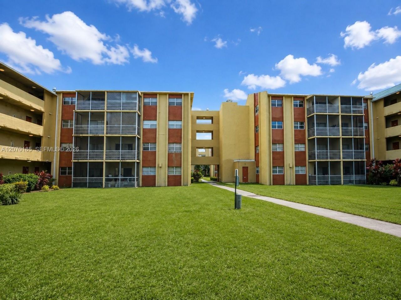 3700 NW 21st St, Unit 206, Lauderdale Lakes, FL 33311 Photo