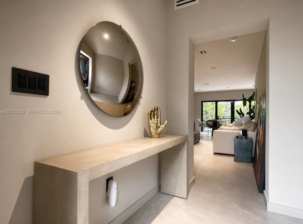 2155 SW 25th Ter, Miami, FL 33133 Photo