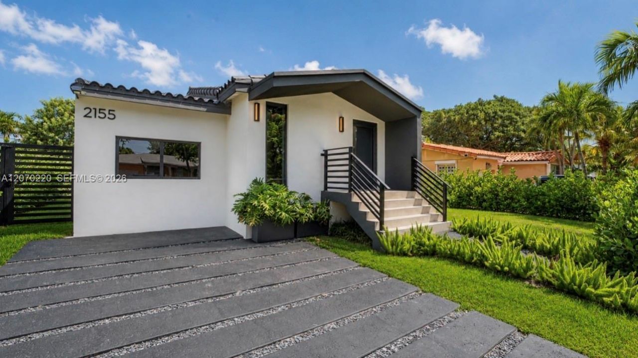 2155 SW 25th Ter, Miami, FL 33133 Photo