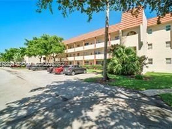 8081 N Sunrise Lakes Dr, Unit 110, Sunrise, FL 33322