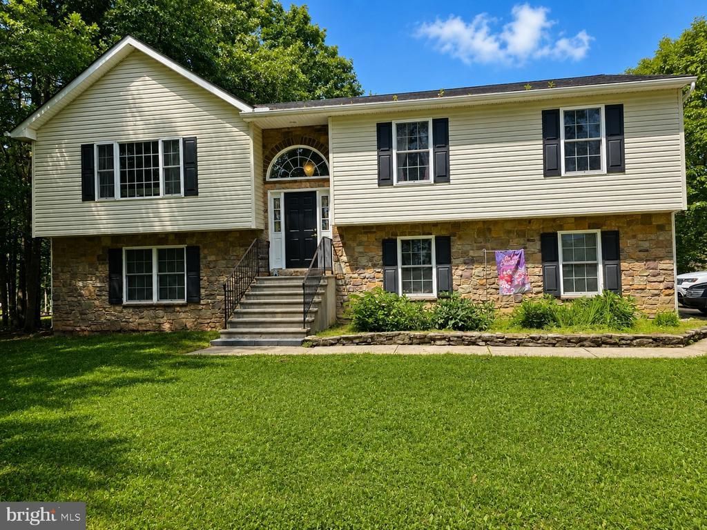1145 STAGECOACH ROAD W , LEHIGHTON, PA 18235