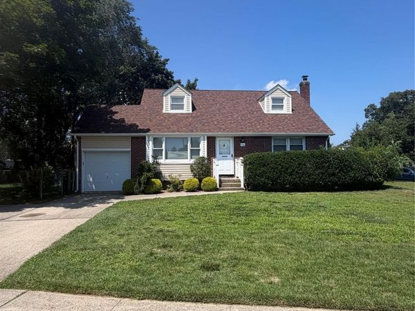 1162 Whitehall Lane , Wantagh, NY 11793