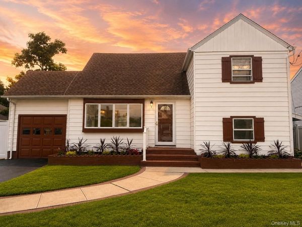 984 Hayes Street , Baldwin, NY 11510