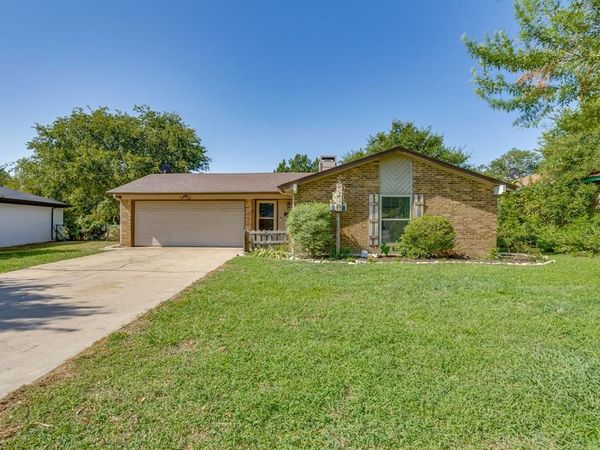 741 NW James Circle, Burleson, TX 76028