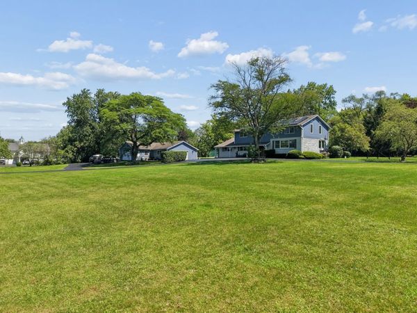 840 N Saint Marys Road , Green Oaks, IL 60048
