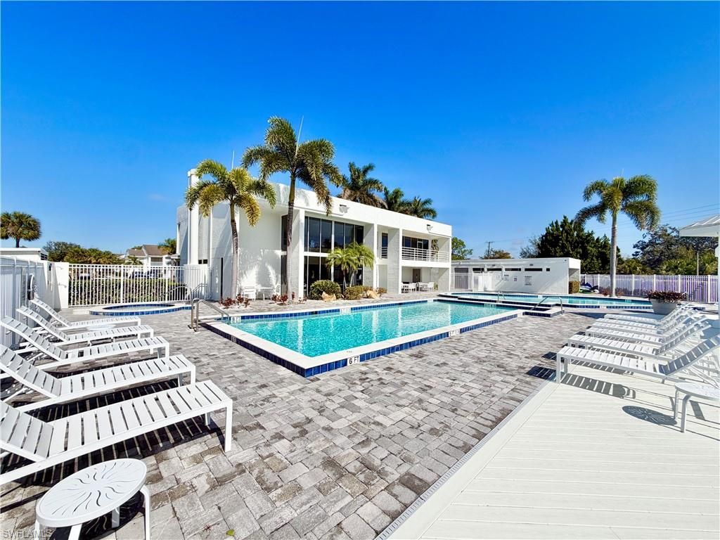 150 Santa Clara Dr, Unit 4, Naples, FL 34104 Photo