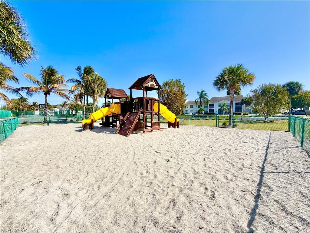 150 Santa Clara Dr, Unit 4, Naples, FL 34104 Photo