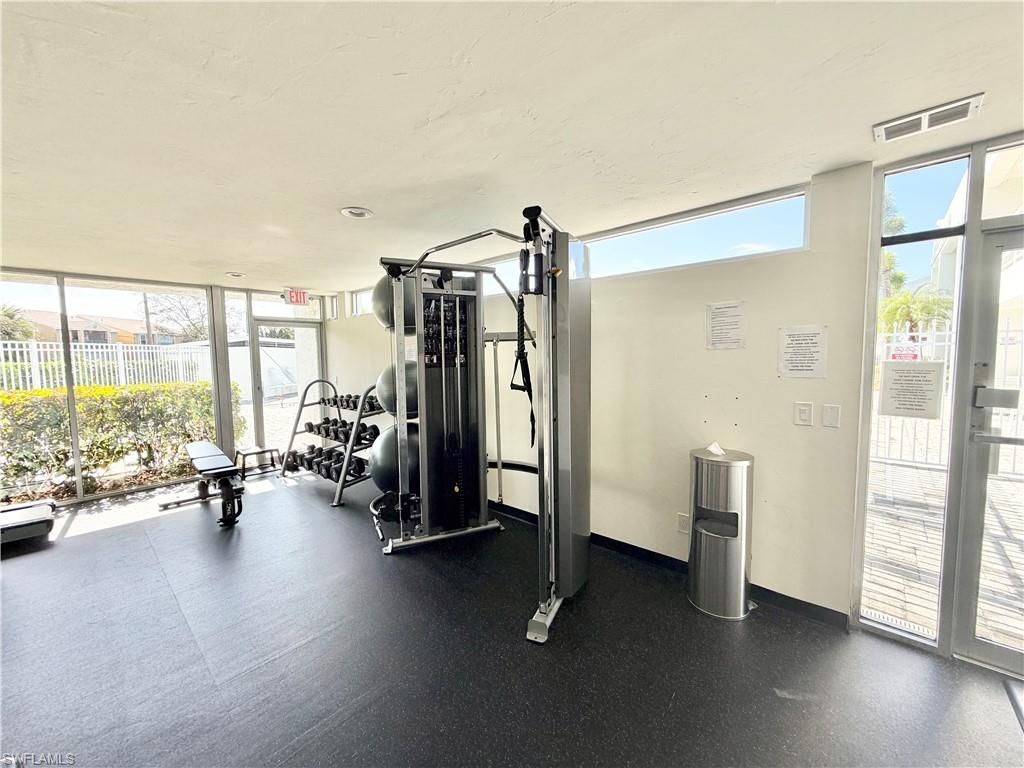 150 Santa Clara Dr, Unit 4, Naples, FL 34104 Photo