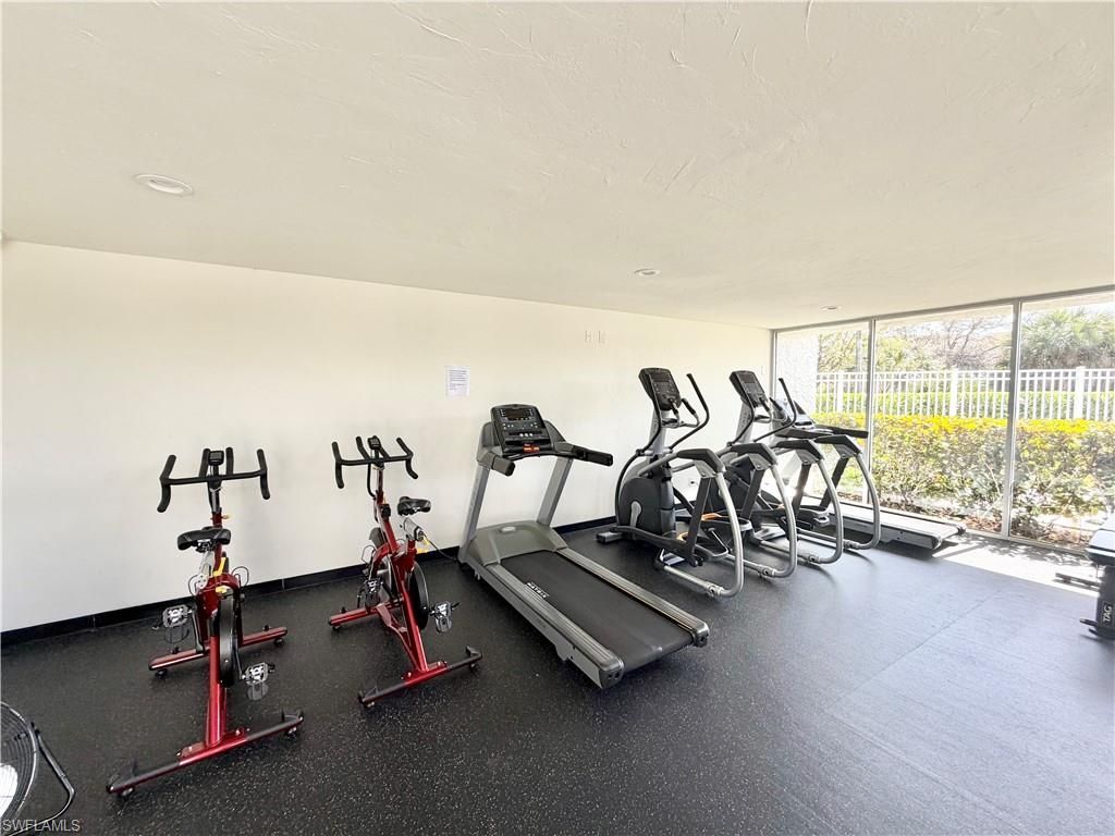150 Santa Clara Dr, Unit 4, Naples, FL 34104 Photo