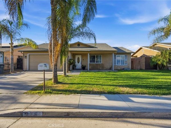 676 E Bobbi Avenue, Earlimart, CA 93219