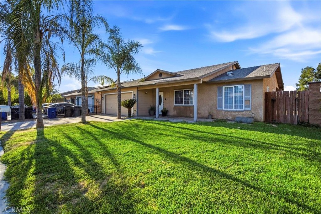 676 E Bobbi Avenue, Earlimart, CA 93219 Main Photo