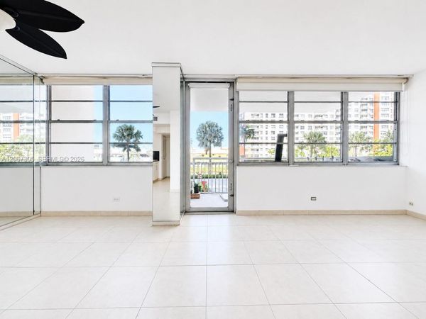 250 174th St , Unit 115, Sunny Isles Beach, FL 33160