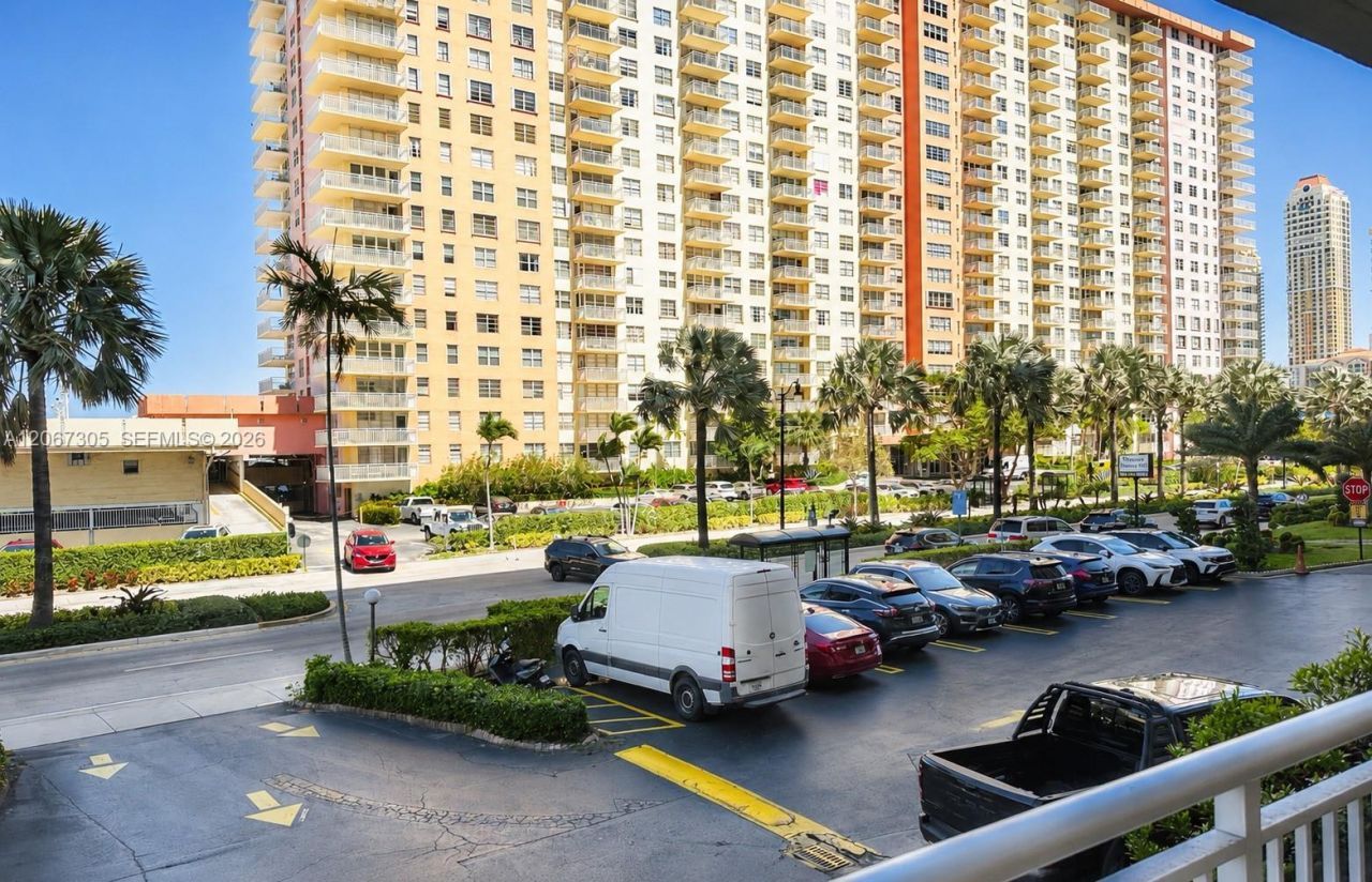 250 174th St , Unit 115, Sunny Isles Beach, FL 33160 Photo